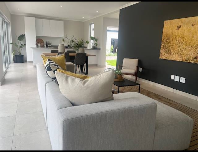 2 BEDROOM HOUSE FOR SALE IN SHEFFIELD BEACH